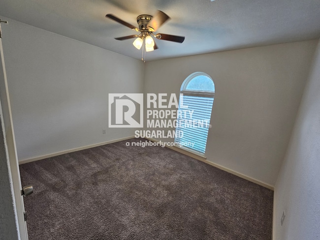 Building Photo - Gorgeous One Story Home in Sugar Land, TX