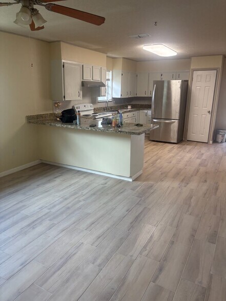 Kitchen/Dinning - 529 E Williamson Ave