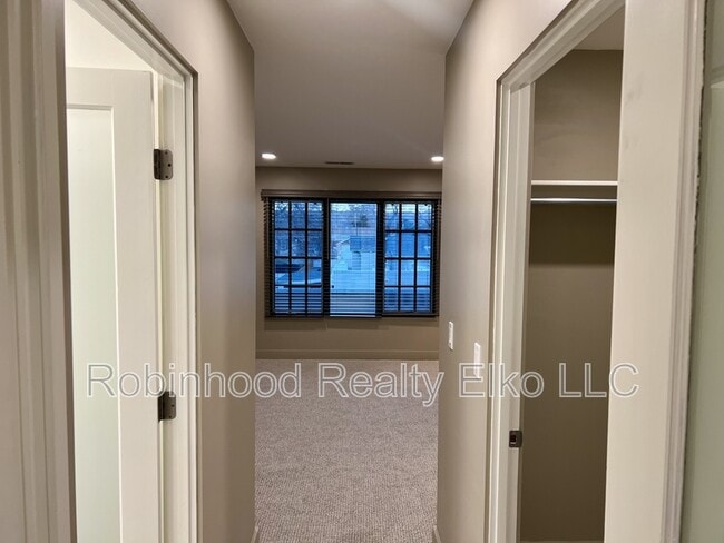 Building Photo - 753 Oak St