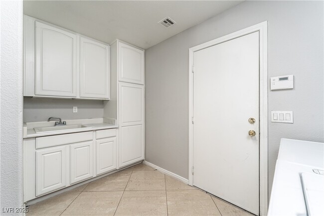 Building Photo - 10725 Bernini Dr