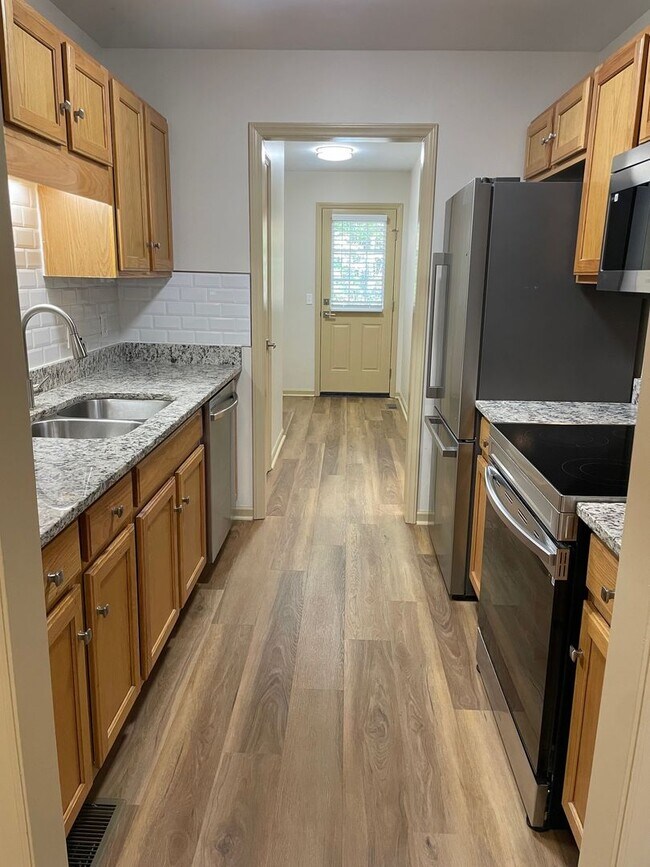 Building Photo - 1305