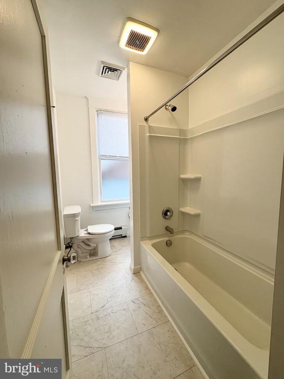 Building Photo - 616 N Front St