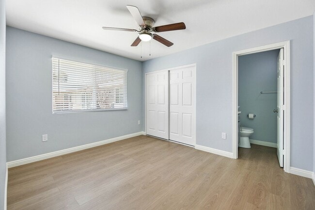 Building Photo - FULLY UPDATED 2 Bedroom/ 2 bathroom condo ...