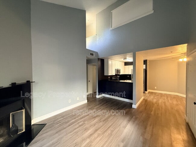 Building Photo - 1019 Dornajo Way