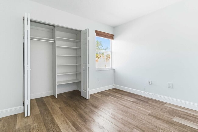 Building Photo - Beautiful Condo