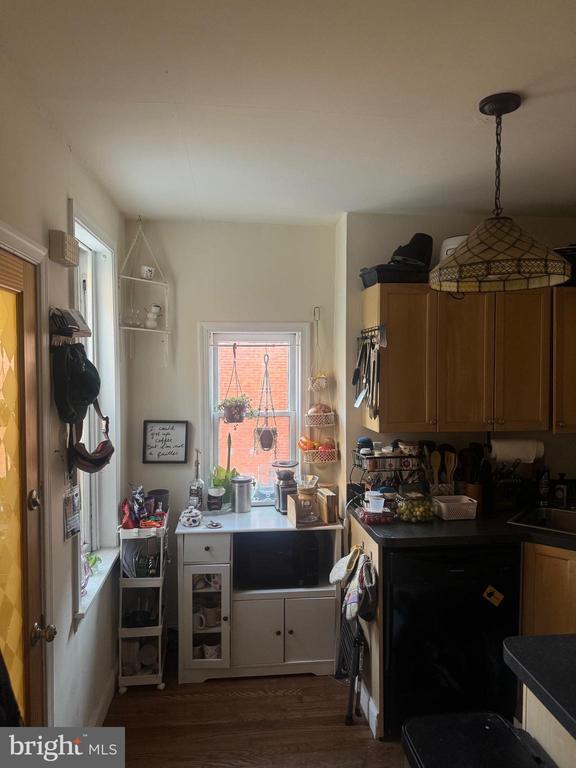 Building Photo - 1943 Waverly St