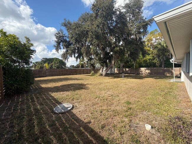 Building Photo - 1595 Adrian St