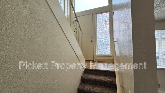 Building Photo - 1621 Trenton Ave