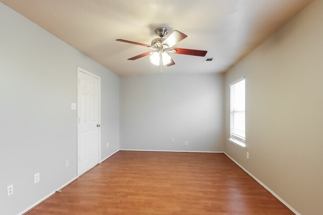 Building Photo - 12123 Carriage Oak Cir