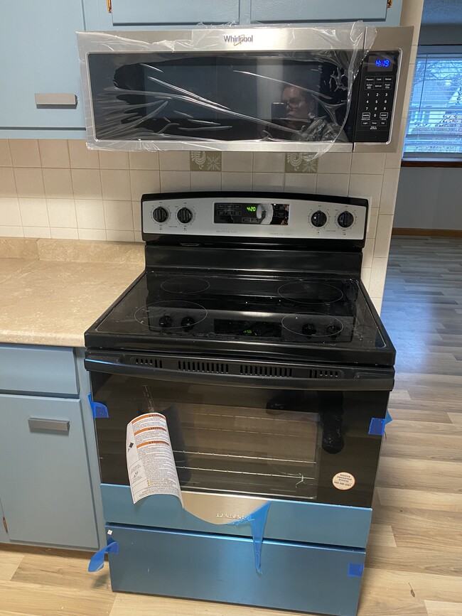 Brand New Electric Range - 251 Argus Dr