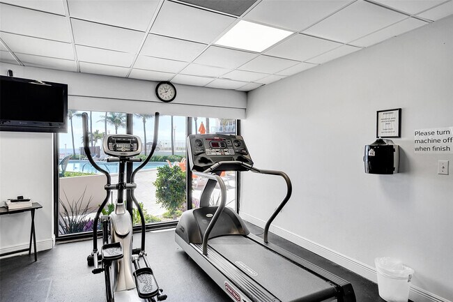 Building Photo - 3800 Galt Ocean Dr