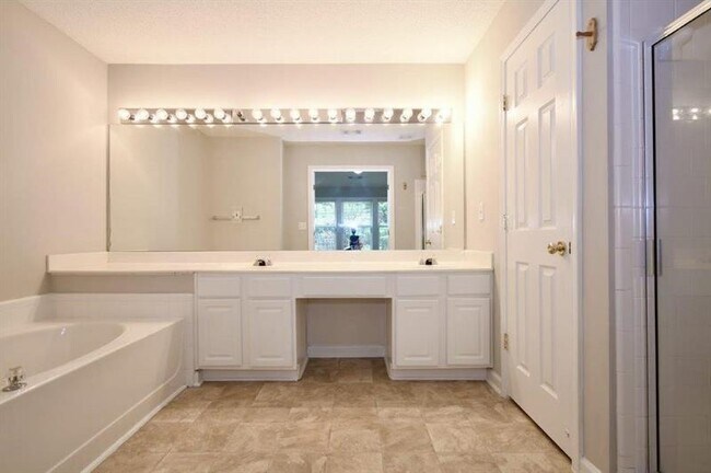 Building Photo - 3905 Timbercreek Cir