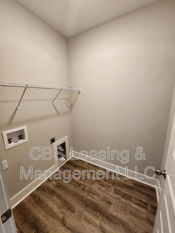 Building Photo - 630 Village Dr