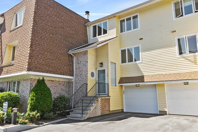 Primary Photo - 61 Seaview Ave