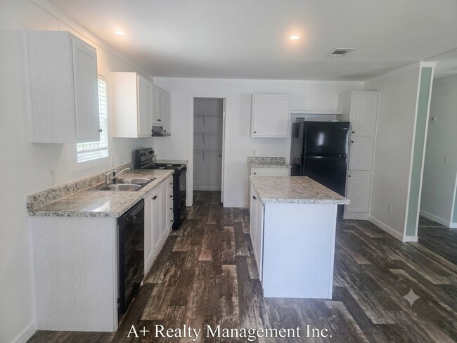 Building Photo - Move-in by AUGUST 10  ****Get 2 WEEKS FREE RENT ****