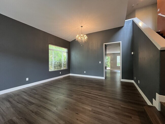 Building Photo - Beautiful 5BD/3BA Home with Soaking Tub, Island Kitchen & Attached 2-Car Garage