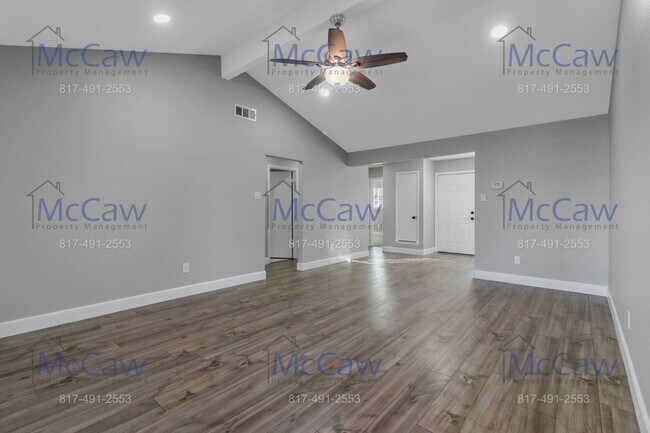 Building Photo - 706 Janann St