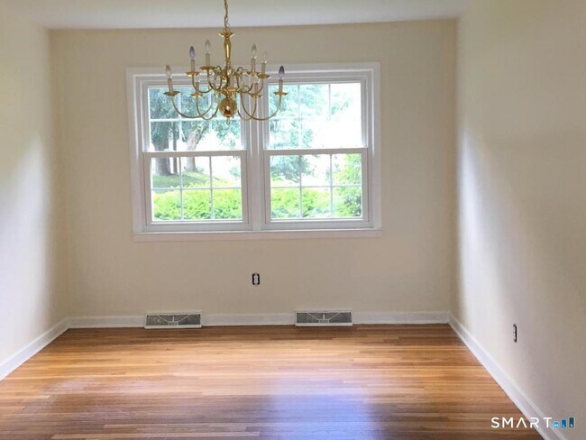 Building Photo - 82 Heritage Hill Rd