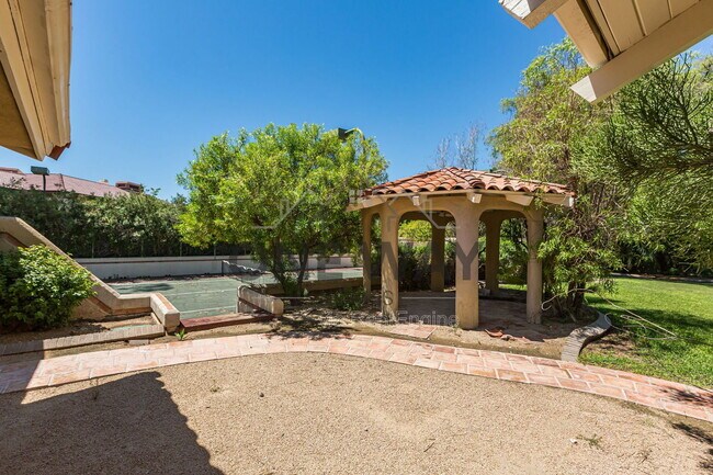 Building Photo - 49 Biltmore Estates Dr