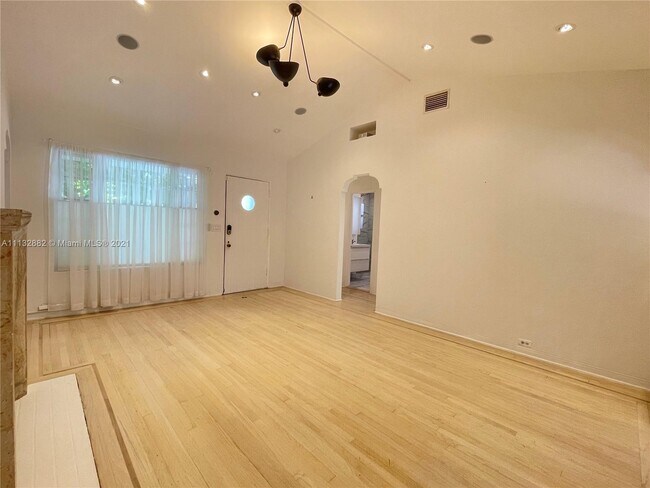 Building Photo - 774 NE 74th St