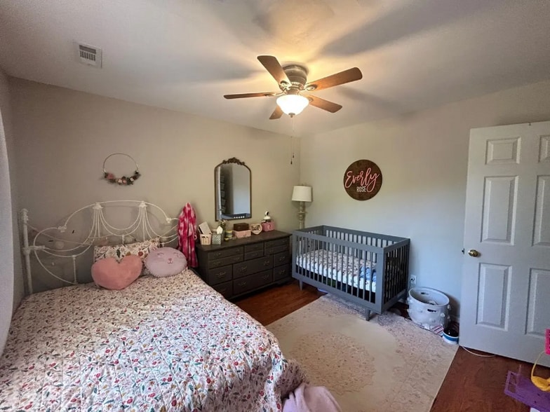 Building Photo - 10821 Sunset Hills Dr