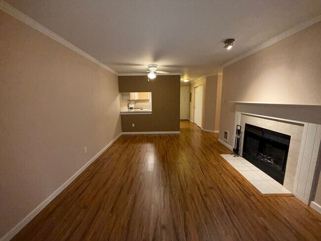 Building Photo - 2 Bed 1 Bath Kirkland