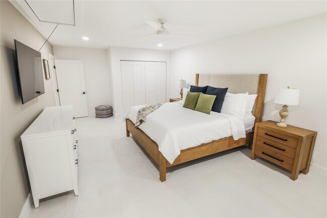 Building Photo - 3127 Sherwood Blvd