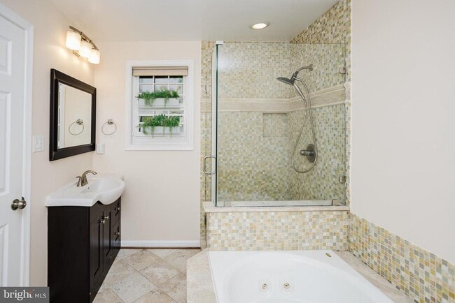 Building Photo - 2177 Chain Bridge Rd