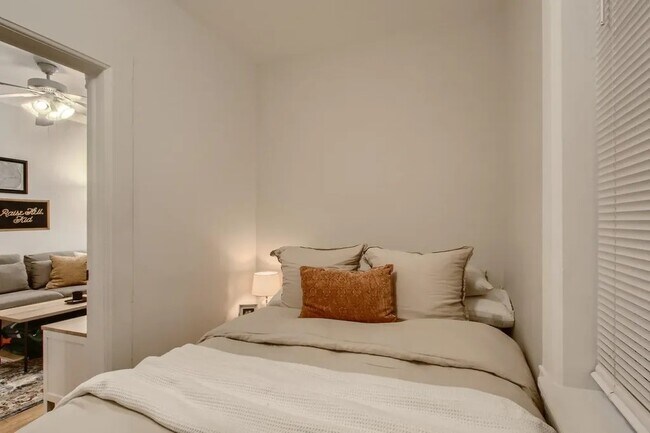 Building Photo - 1629 W Julian St