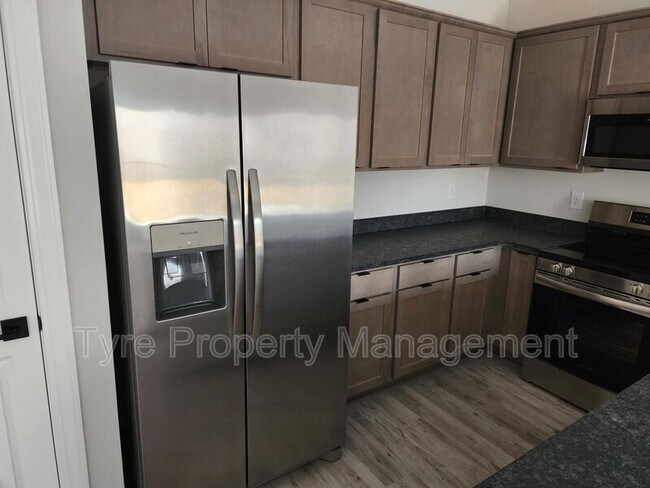 Building Photo - 2104 N Kali Ln