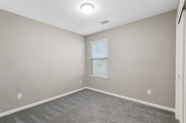 Building Photo - 124 Artesian Way