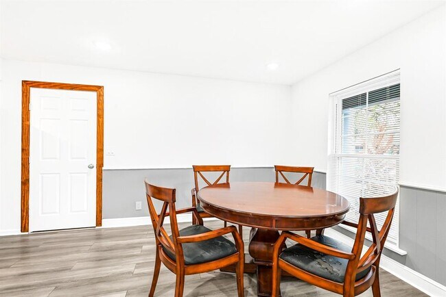 Building Photo - 5201 Verdome Ln