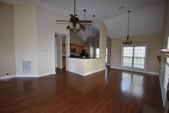 Building Photo - 3 Bedroom Pet Friendly Home For Rent Near ...