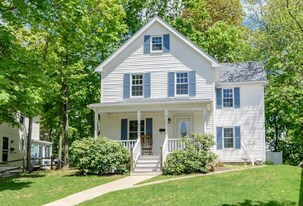 Building Photo - 42 River Rdg