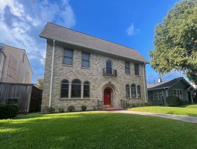 Building Photo - 1654 Marshall St