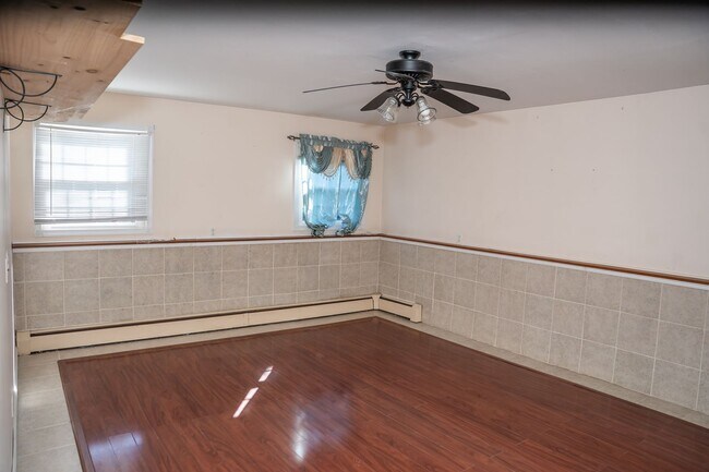 Building Photo - 1643 Colonial Manor Dr