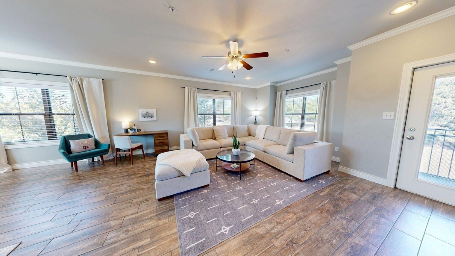 Building Photo - 636 Clay St