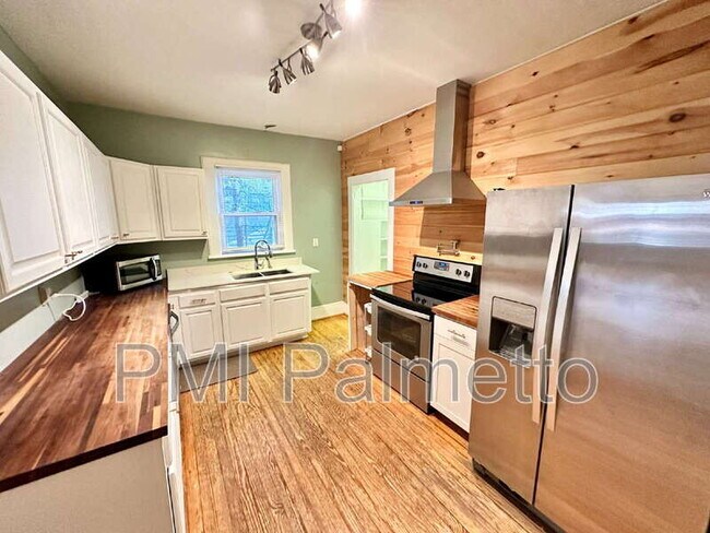 Building Photo - 2817 Columbia Ave