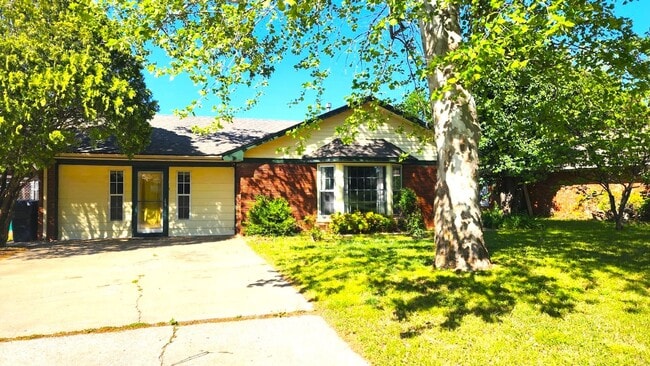Building Photo - 3 Bed 1.5 Bath in the Coronado Heights 2nd Addn NW OKC