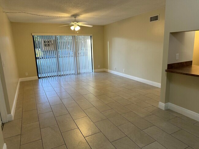 Building Photo - 202 Foxtail Dr