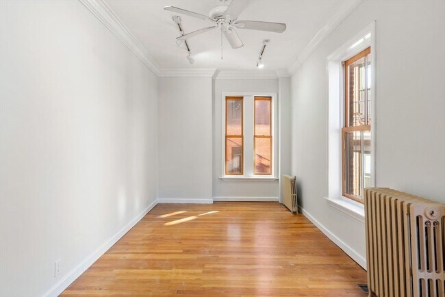 Building Photo - 17 Cazenove St