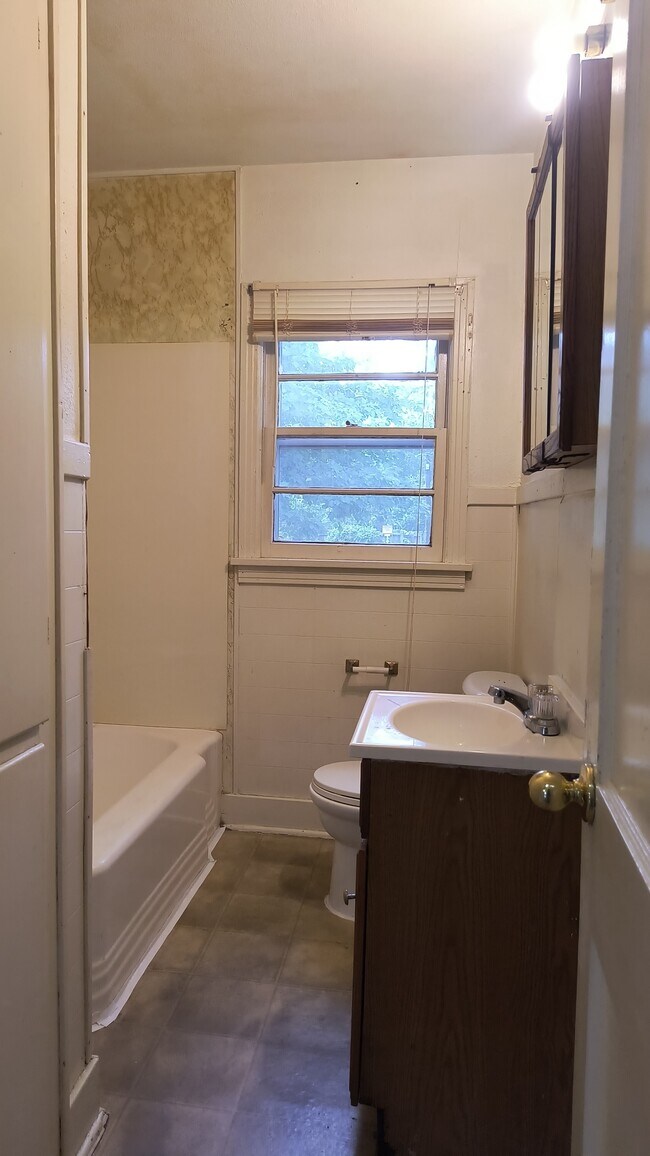 Building Photo - 1605 W 31st Ave