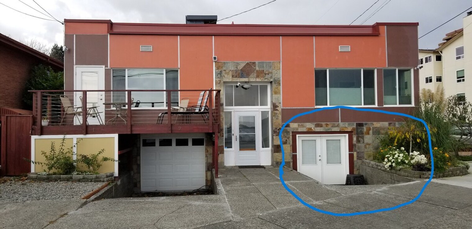 Building Photo - 2430 Alki Ave SW