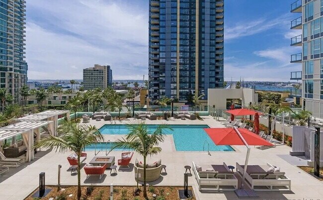 Building Photo - Panoramic Bayfront Luxury Living in the Heart of Little Italy