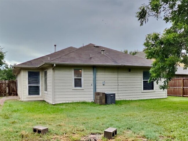 Building Photo - 19823 Lindenwick Ct