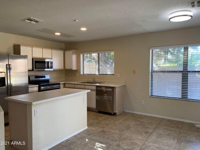 Building Photo - 7500 E Deer Valley Rd