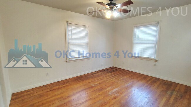 Building Photo - Charming 2 Bedroom near I-44 & May Ave.