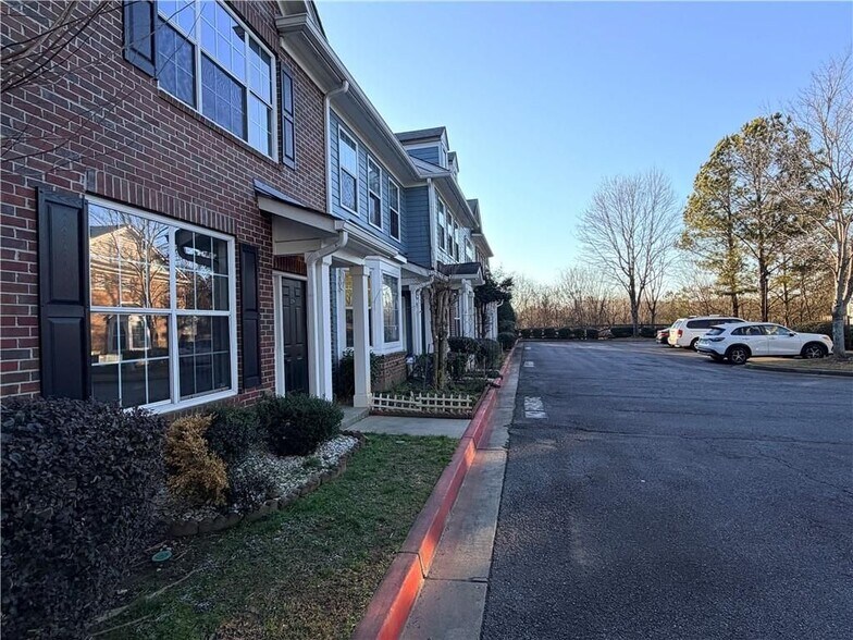 Building Photo - 379 Pine Hill Pl