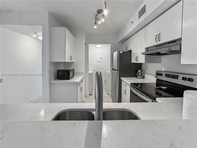 Building Photo - 2123 Renaissance Blvd