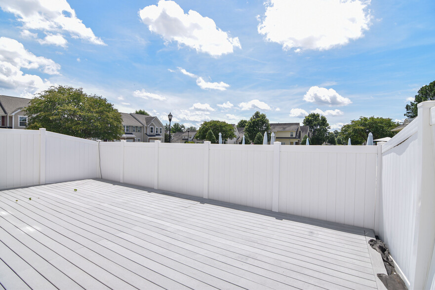 Building Photo - 2913 White Willow Rd